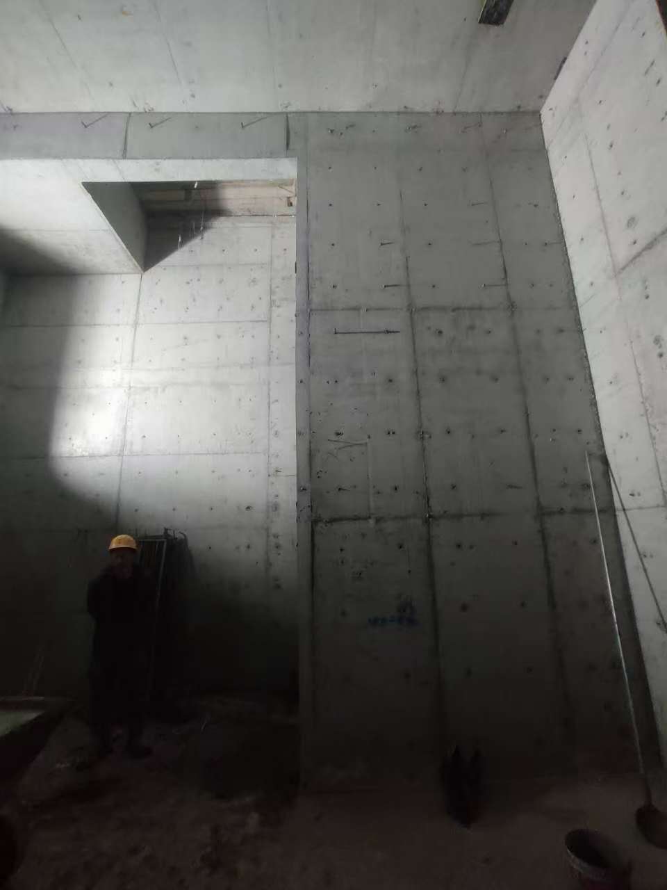 石景山墙上开槽钢筋断了有影响吗
